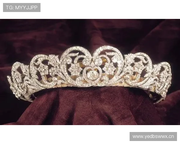 欧洲皇冠的珠宝材质与宝石选择反映了欧洲皇室的奢华与尊贵，彰显皇室的财富与地位